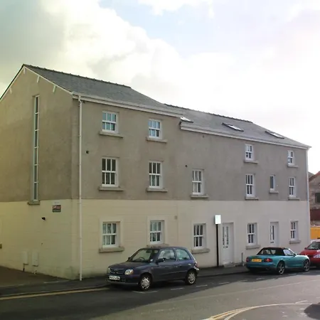 2a Laurel Court *
