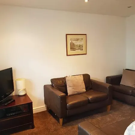 2a Laurel Court *